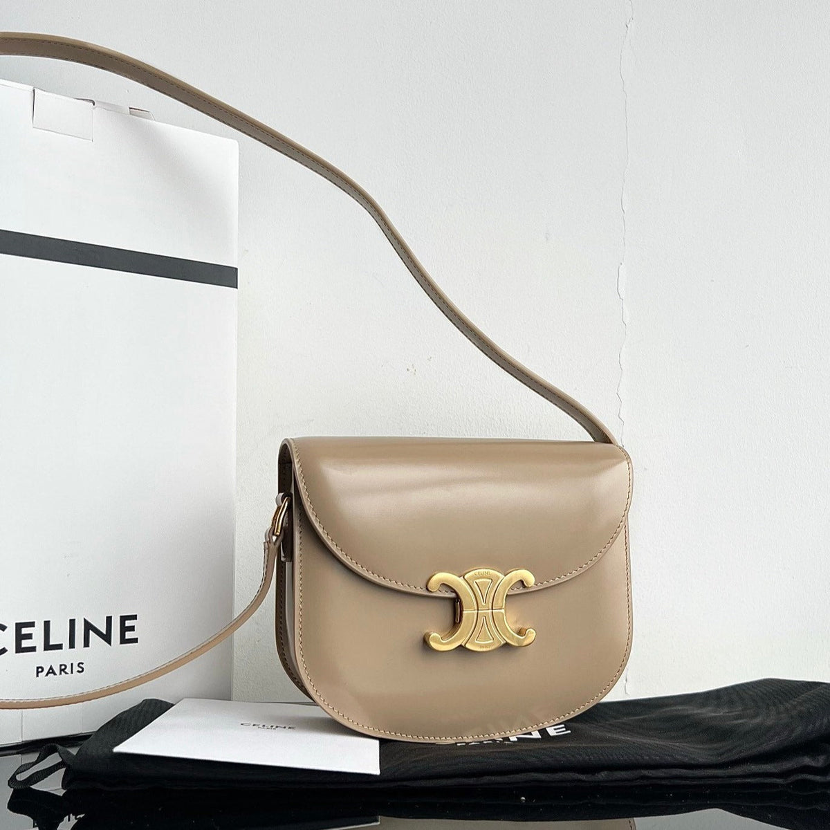 CELINE TRIOMPHE SHINY CALFSKIN HANDBAG 18 CREAM GREY