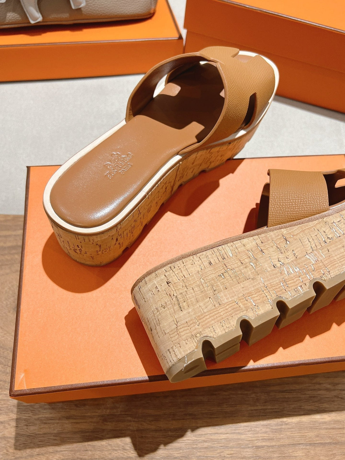 HERMES 25S HIGH WEDGE SANDALS IN BROWN LAMBSKIN STYLE 6